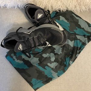 Lululemon Base Pace 25 HR tights.